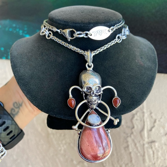 Genuine red jasper , moonstone & carnelian gemstones skull boho goth necklace - Picture 5 of 13